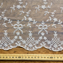 Load image into Gallery viewer, Delicate Ivory Antique style Lace Trim
