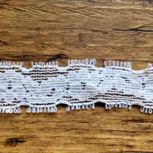 Narrow Elasticated Ivory Lace Trim