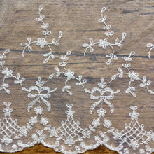 Load image into Gallery viewer, Delicate Ivory Antique style Lace Trim
